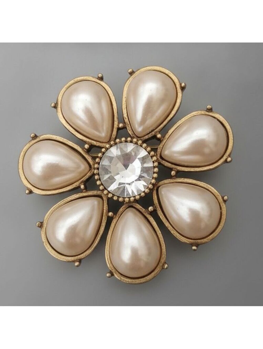Flower Brooch Pin -Vintage Faux Pearl & Lucite Sparkly Satin White fb1-109